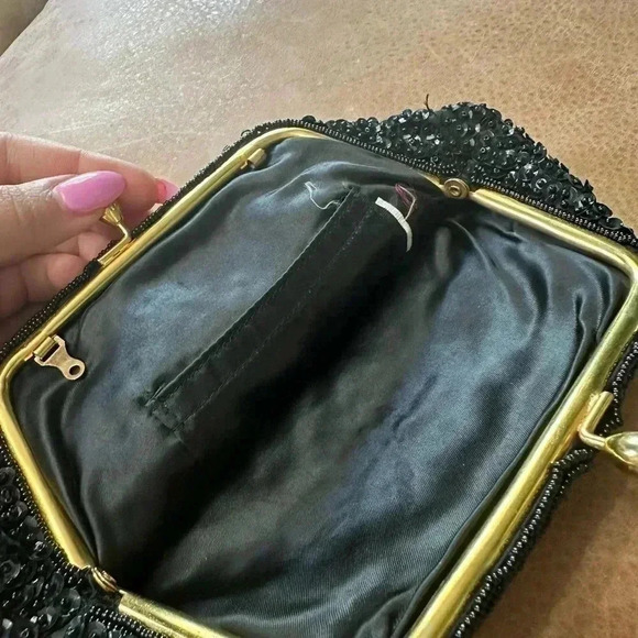 A SAFCO BAG Black Beaded and Sequin Kiss Closure Clutch - Picture 8 of 8